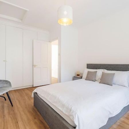 런던 House 10 Mins To Tower Bridge Hot Tub & Parking 빌라 외부 사진