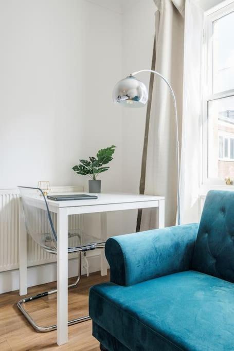 런던 House 10 Mins To Tower Bridge Hot Tub & Parking 빌라 외부 사진