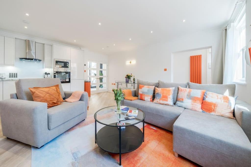 런던 House 10 Mins To Tower Bridge Hot Tub & Parking 빌라 외부 사진