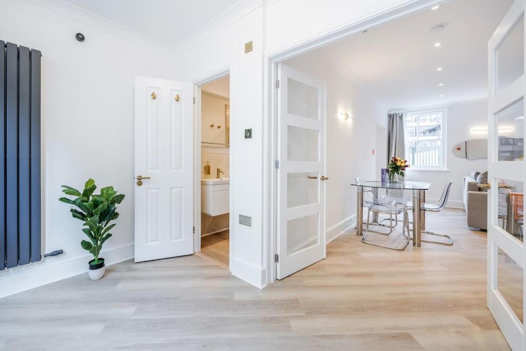 런던 House 10 Mins To Tower Bridge Hot Tub & Parking 빌라 외부 사진