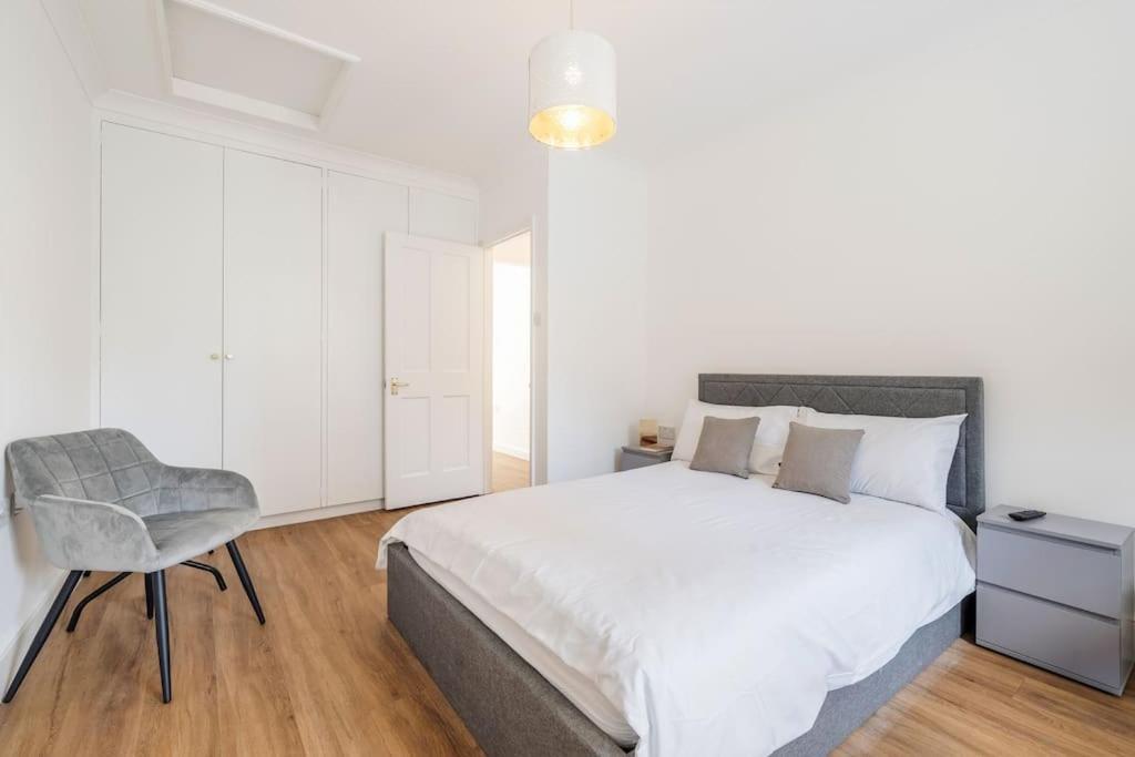 런던 House 10 Mins To Tower Bridge Hot Tub & Parking 빌라 외부 사진