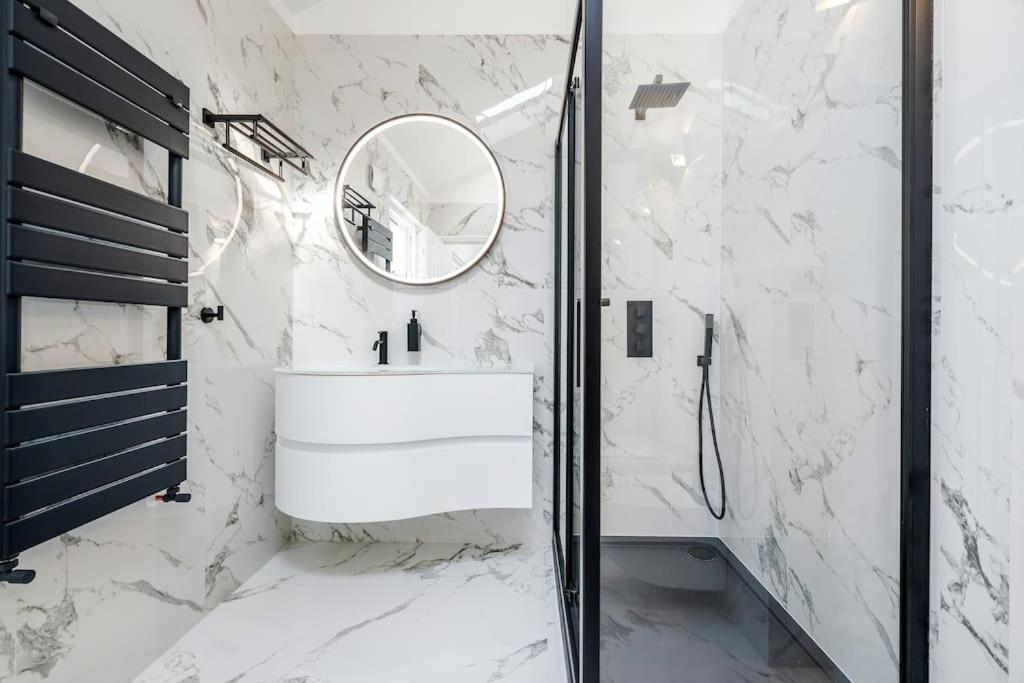 런던 House 10 Mins To Tower Bridge Hot Tub & Parking 빌라 외부 사진