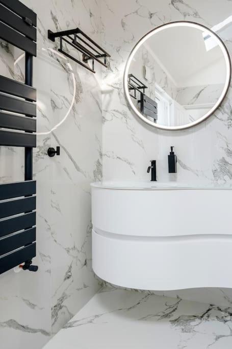 런던 House 10 Mins To Tower Bridge Hot Tub & Parking 빌라 외부 사진