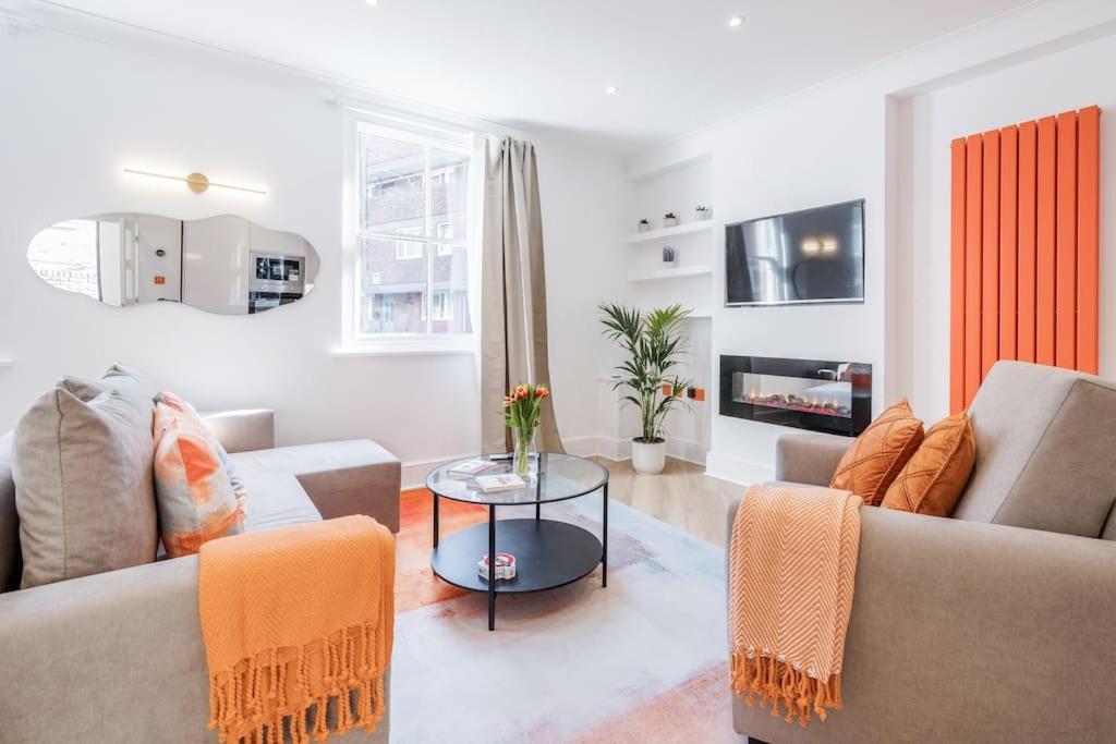 런던 House 10 Mins To Tower Bridge Hot Tub & Parking 빌라 외부 사진