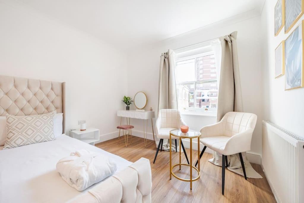 런던 House 10 Mins To Tower Bridge Hot Tub & Parking 빌라 외부 사진